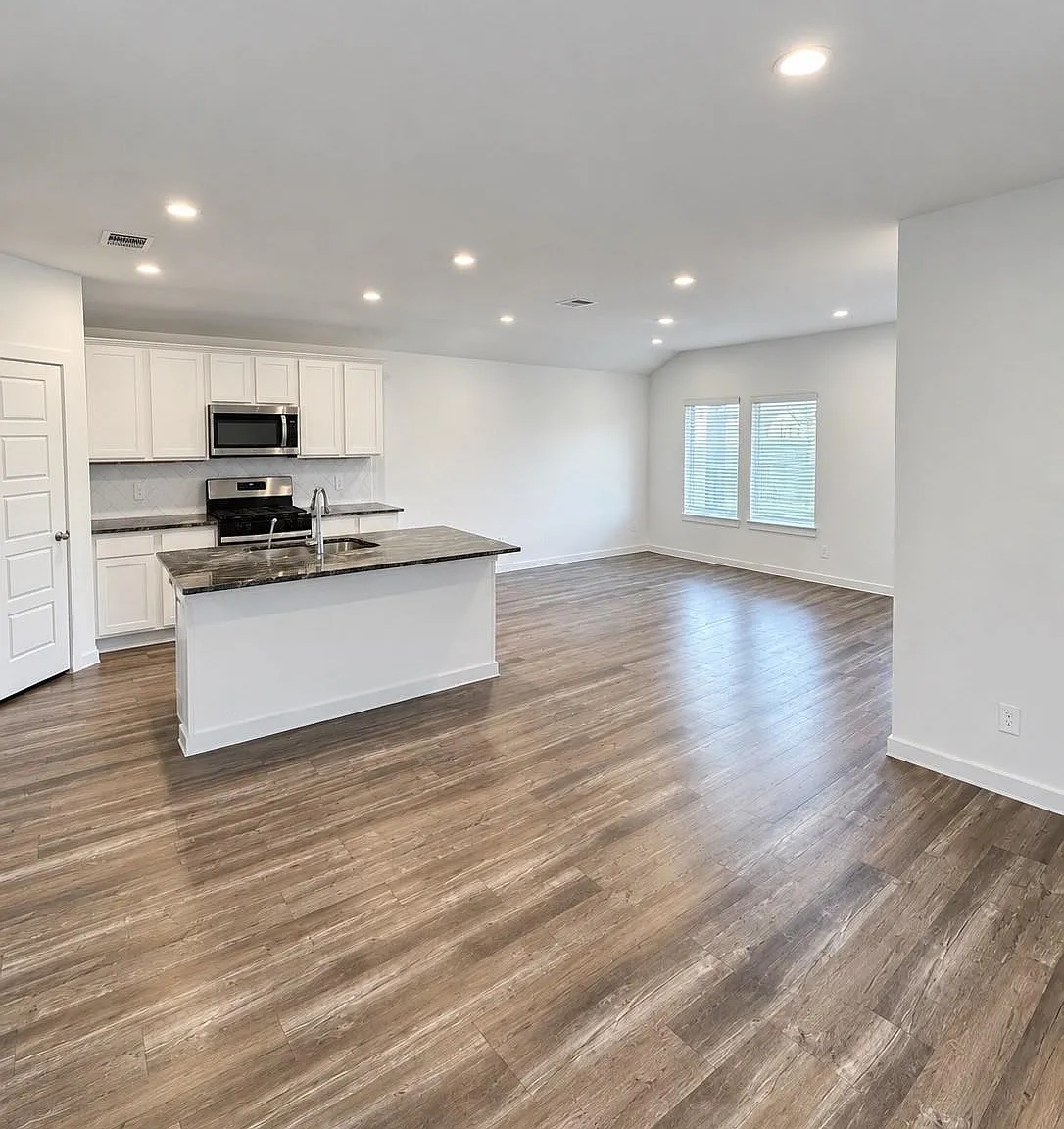 4 bed, 2.5 bath, 1891 sqft, $2,350 — Photo 4