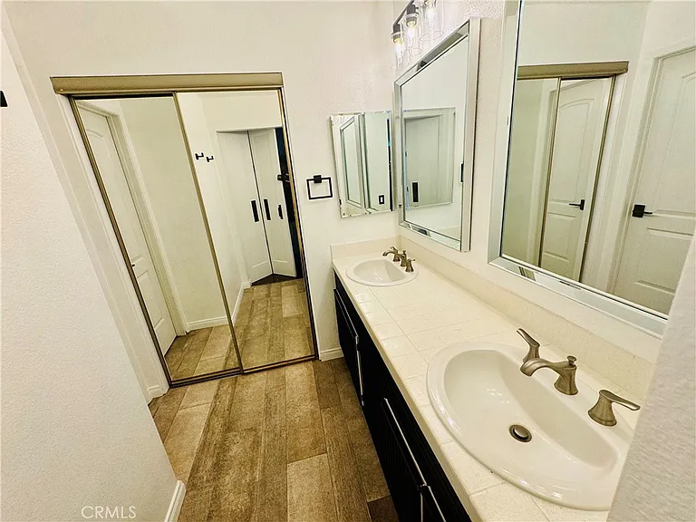 2444 Paseo Circulo — Photo 9