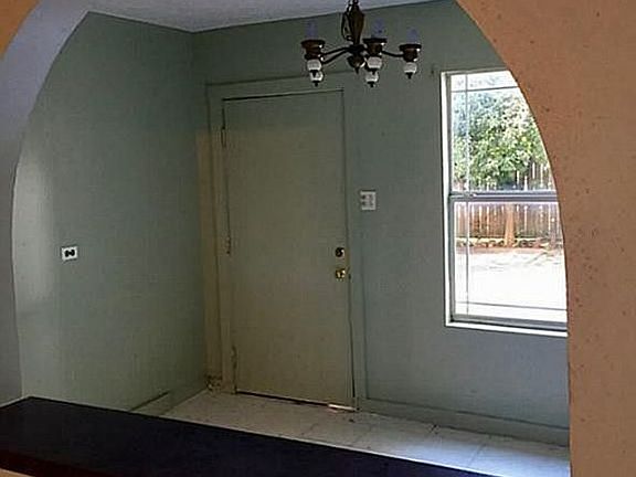 Cutout between LR/DR