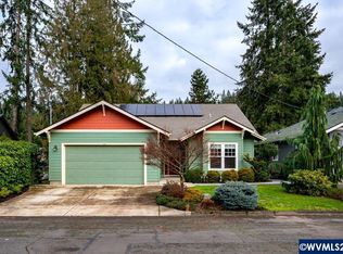 1051 Madison St, Silverton, OR 97381