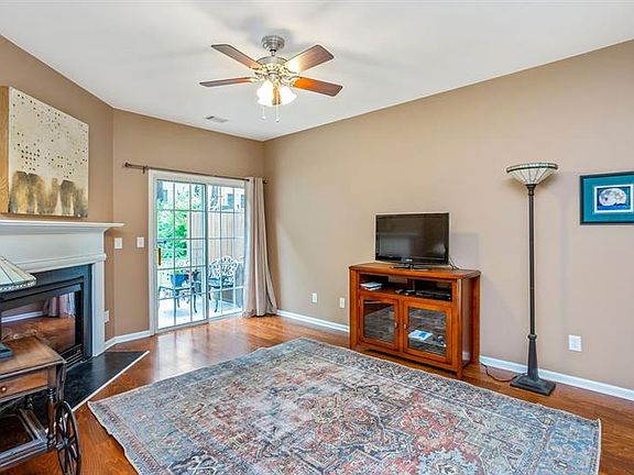 5th image of 430 Lantern Wood Dr