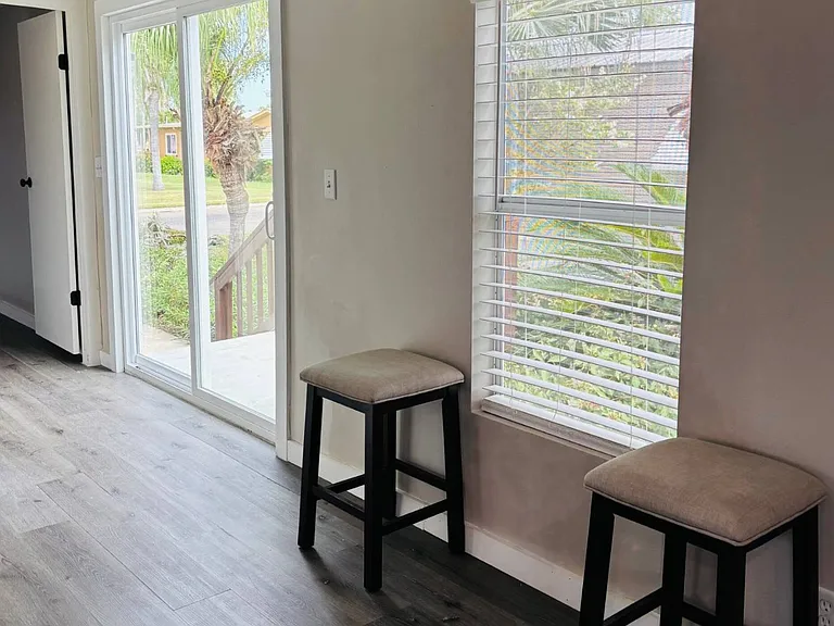 489 Yolanda St — Photo 6