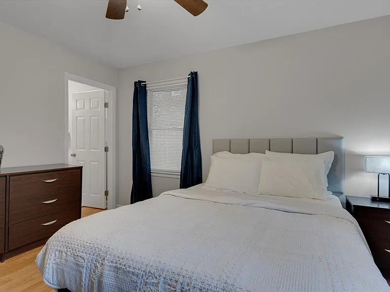 815 W Markham Ave #A — Photo 18