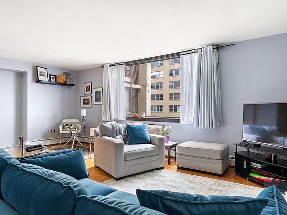 4th image of 6325 N Sheridan Rd APT 1906