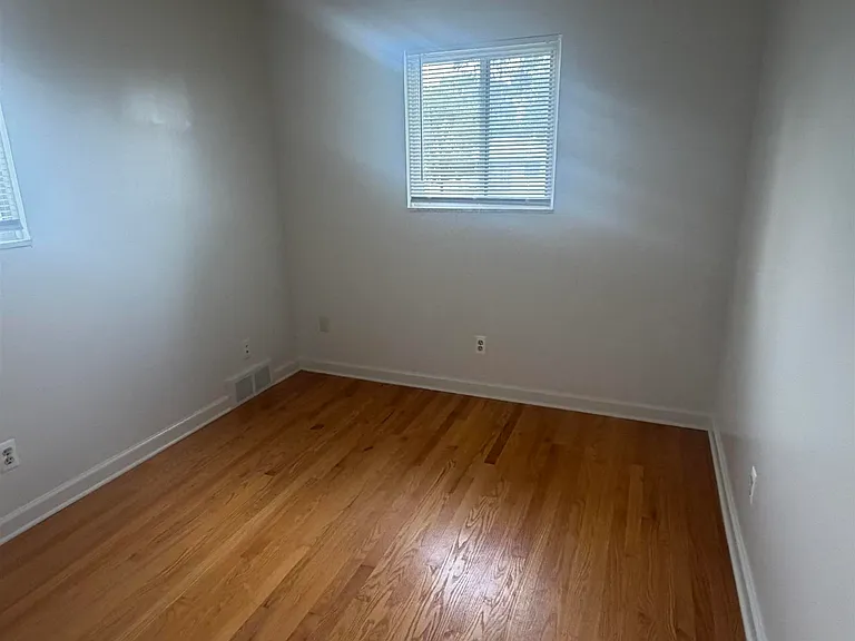 20644 Hollywood St — Photo 15