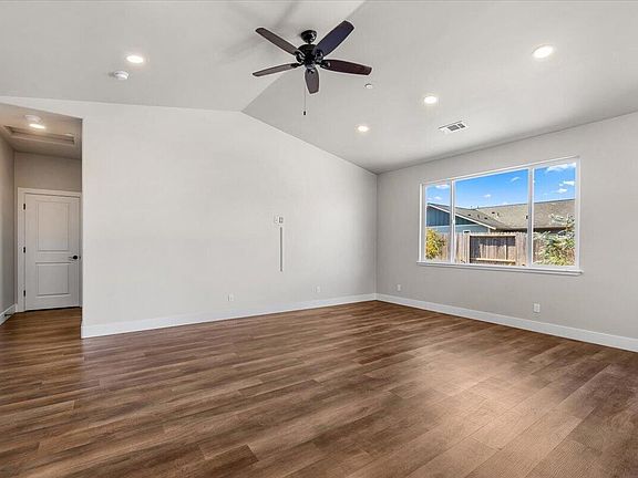 4th image of 131 Ridge View Ct