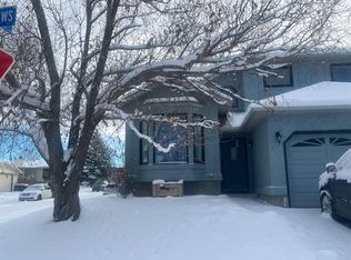 9 NW Hunters Mews, Okotoks, AB T1S1M2