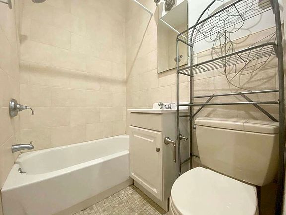 5th image of 88 Clay St #2A