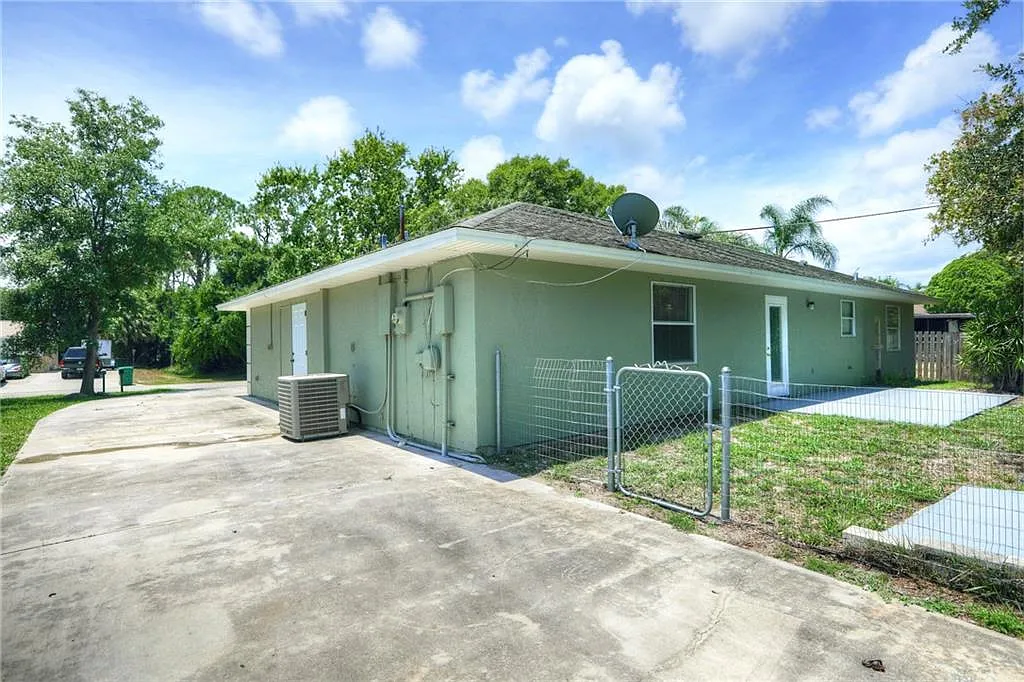 3 bed, 1178 sqft, $2,400 — Photo 4