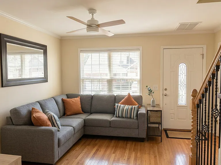 200 Clover Ct — Photo 2