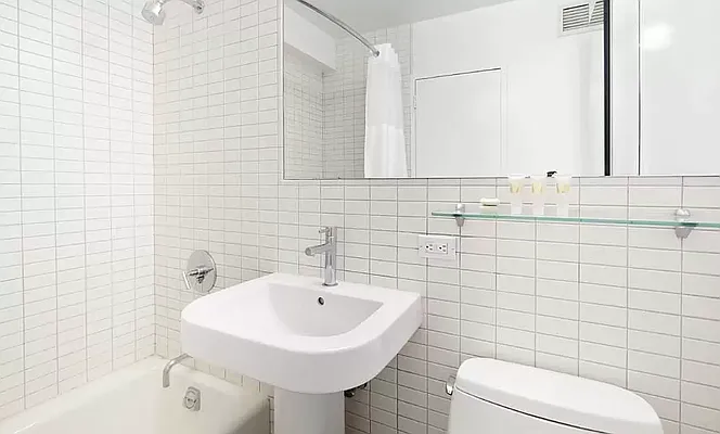 Rented by Manhattan Realty Group | media 10