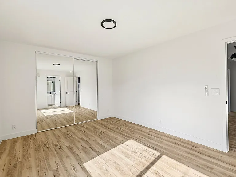 The Crest |NEWLY Renovated Studios, Lofts, 1, 2 & 3 Bedroom Homes Near the Beach — Photo 40