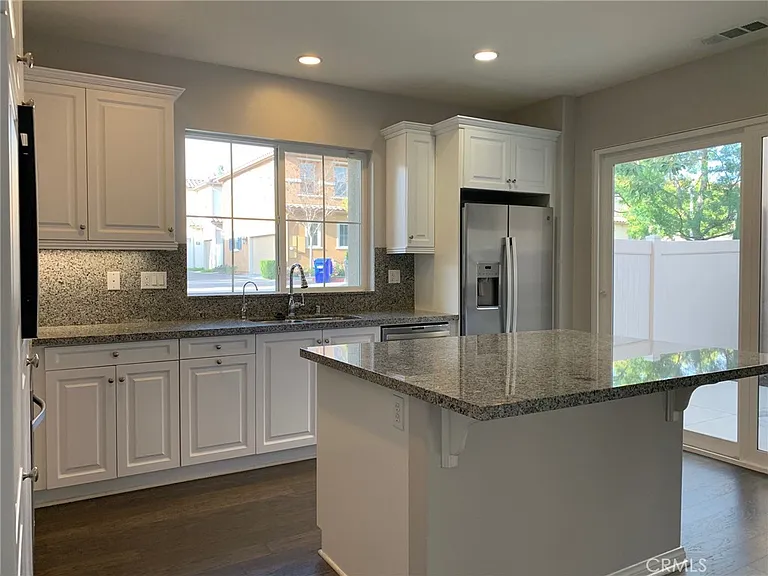 410 Golden Bear Ln — Photo 3