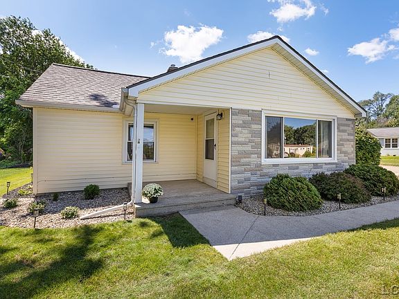 2nd image of 1104 Sunset Dr