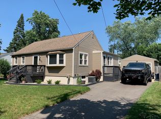 305 Burns St, Essexville, MI
