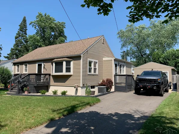 305 Burns St, Essexville, MI 48732