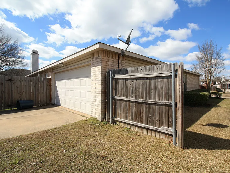 1397 Lochspring Dr — Photo 13