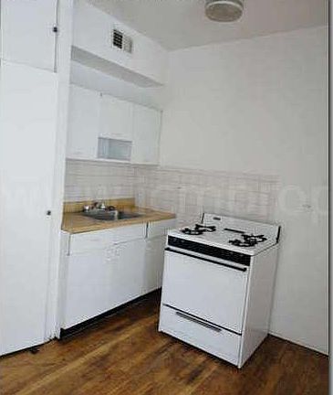 4th image of 3523 N Broadway St #6T