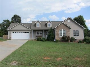 1852 Bonners Cir, Conover, NC 28613