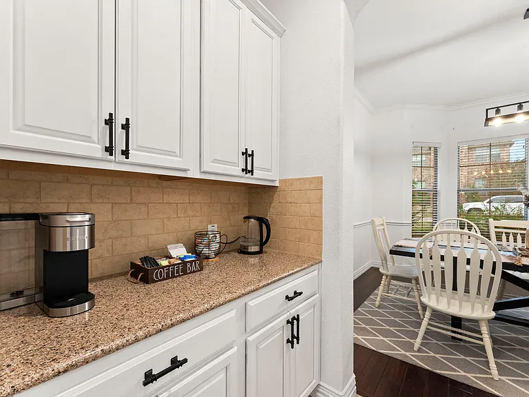 1478 Cambridge Dr — Photo 9
