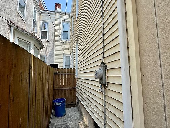 4th image of 532 Birch St