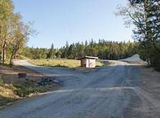 2826 Azalea Dr, Grants Pass, OR 97526