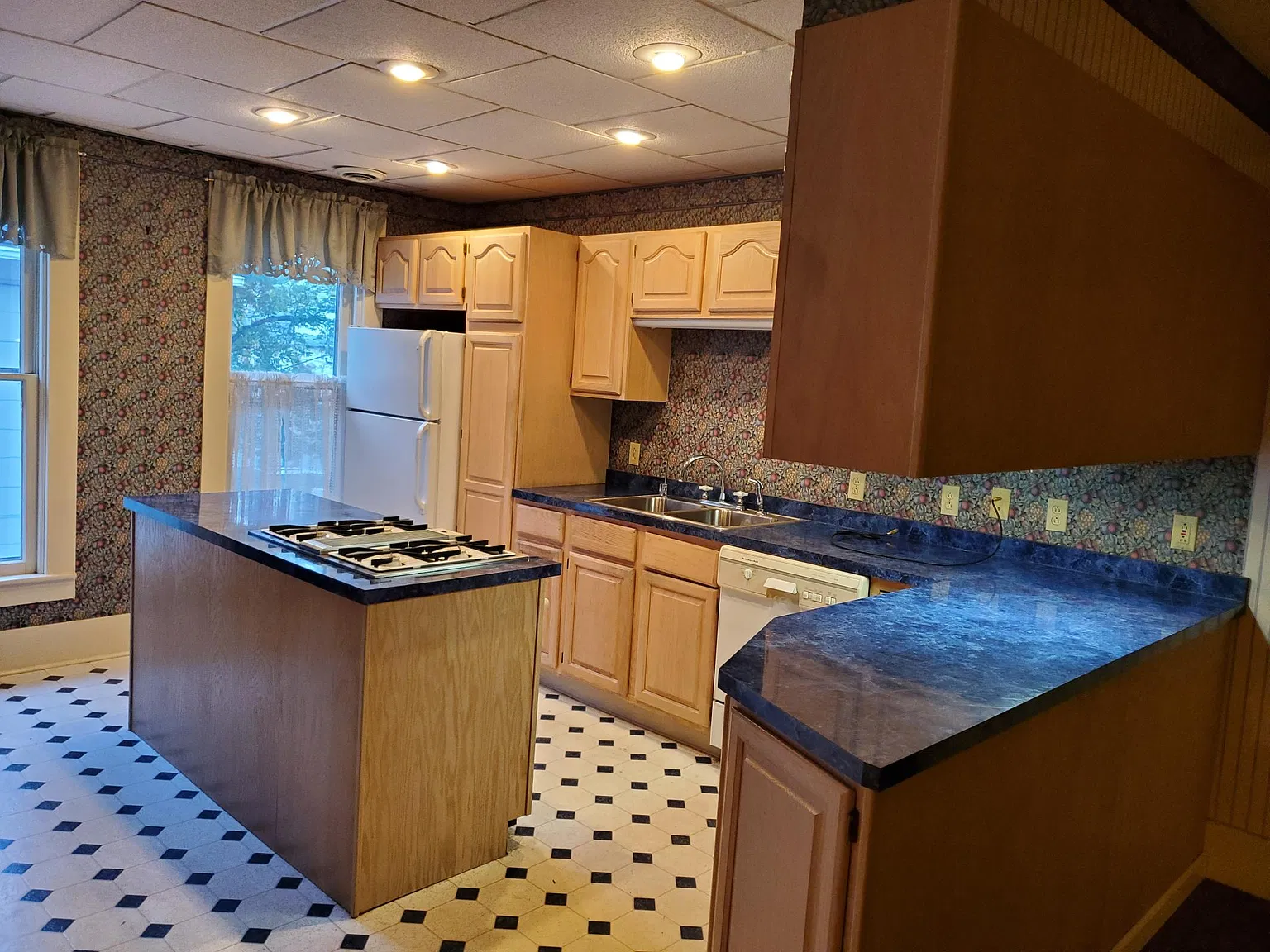 3 bed, 1212 sqft, $800 — Photo 1