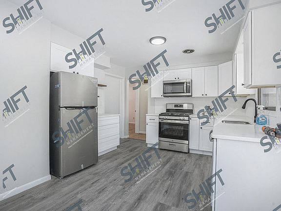 3rd image of 1553 Herrick Ave NE