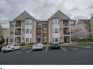 313 Creekside Dr, Brookhaven, PA 19015
