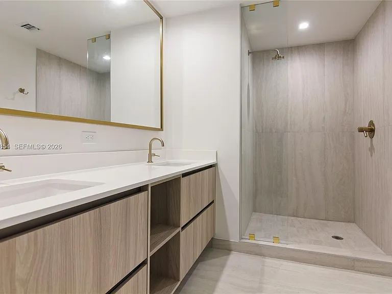 77 SE 5th St #1808 — Photo 7