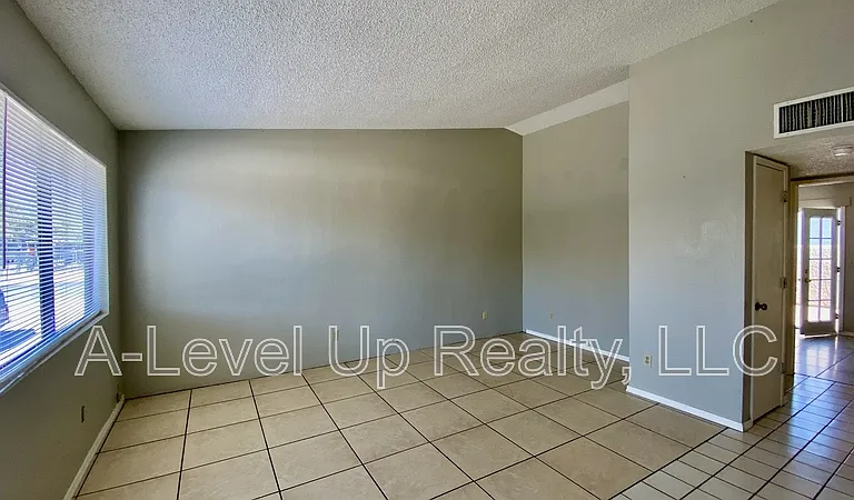 1501 N Riverview Blvd #1 — Photo 2