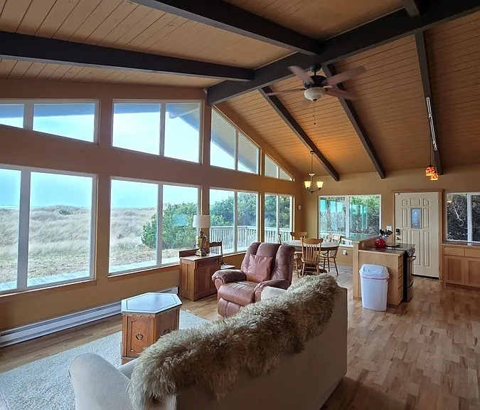 1902 NW Oceania Dr — Photo 1
