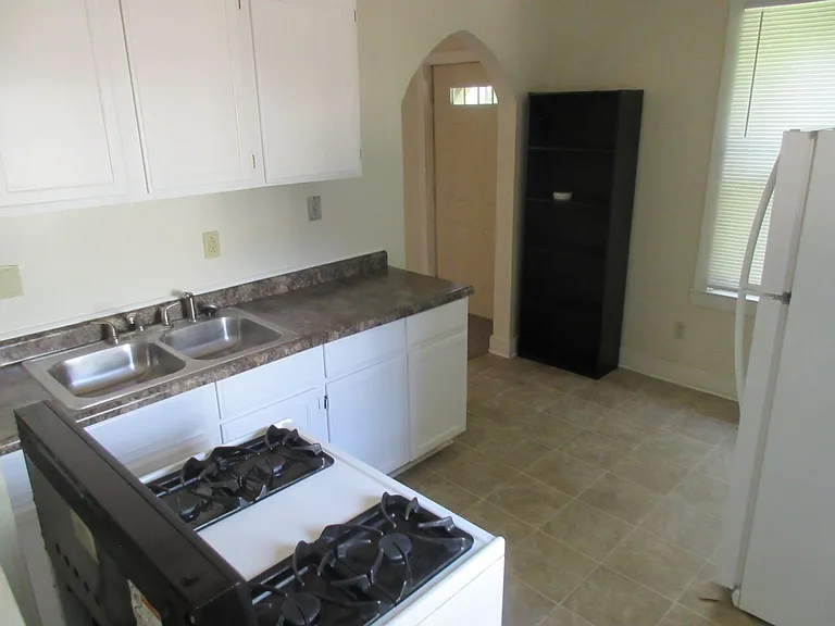 409 E Wall St — Photo 10