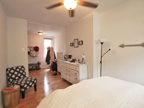 4th image of 2731 Brown St APT 1F