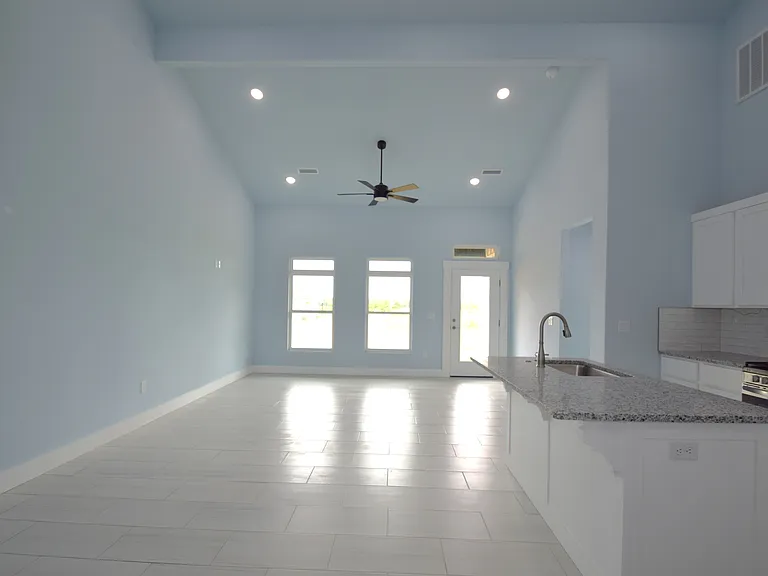 1850 Garnet Ave — Photo 3