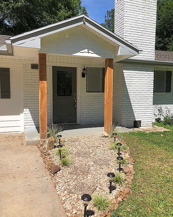 1st image of 211 Elm Ln