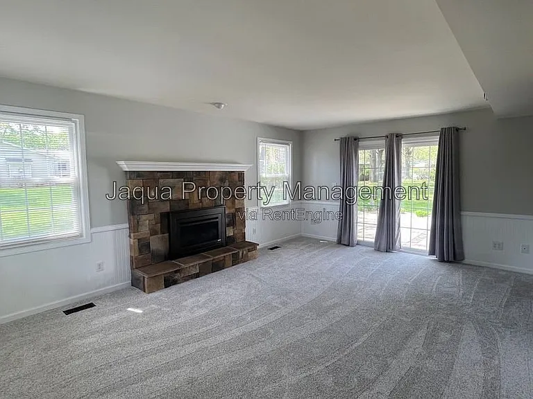 2383 Quincy Ave — Photo 10