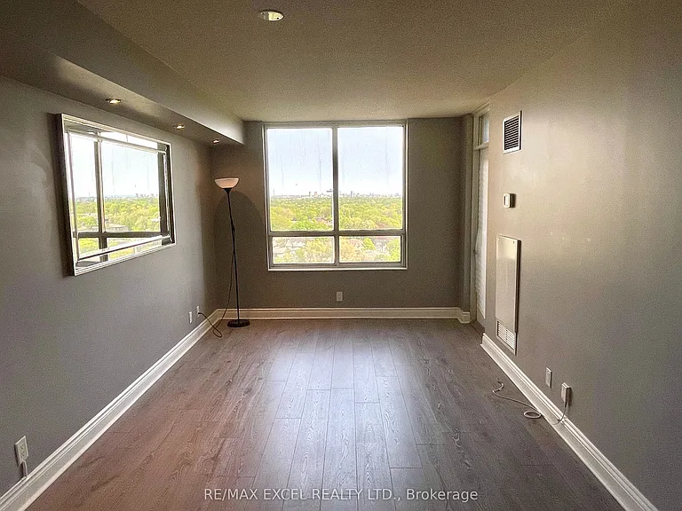 78 Harrison Garden Blvd #1404 — Photo 9