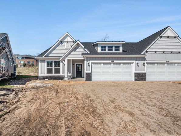 8821 Brayridge Ct, Jenison, MI 49428