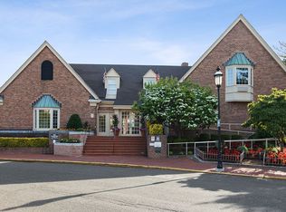 206-06 Emily Rd #38L, Bayside, NY 11360