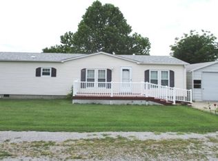 1002 W Sycamore St, Carmi, IL 62821