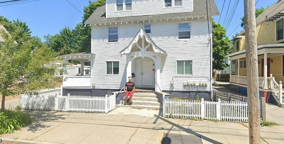 25 Wesleyan Ave #1R