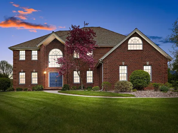 8122 West Kensington DRIVE, Mequon, WI 53097