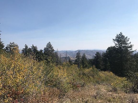 <p>View of Sawtooth Range to the northeast of Boise Wilderness area from upper rim of Lot 6 summit.&nbsp;</p>