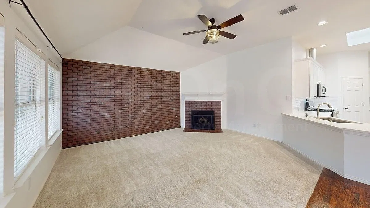 3 bed, 2.0 bath, 1931 sqft, $2,495 — Photo 3