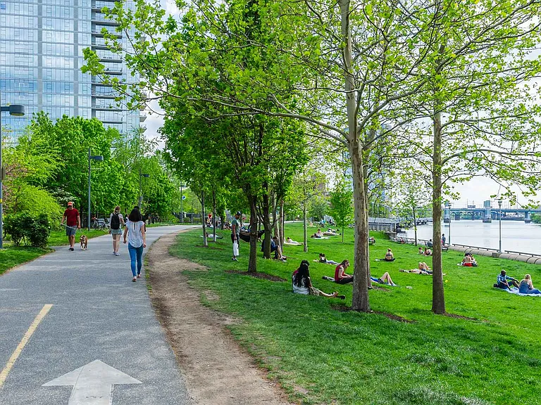 Spend the day at the nearby Schuylkill Park