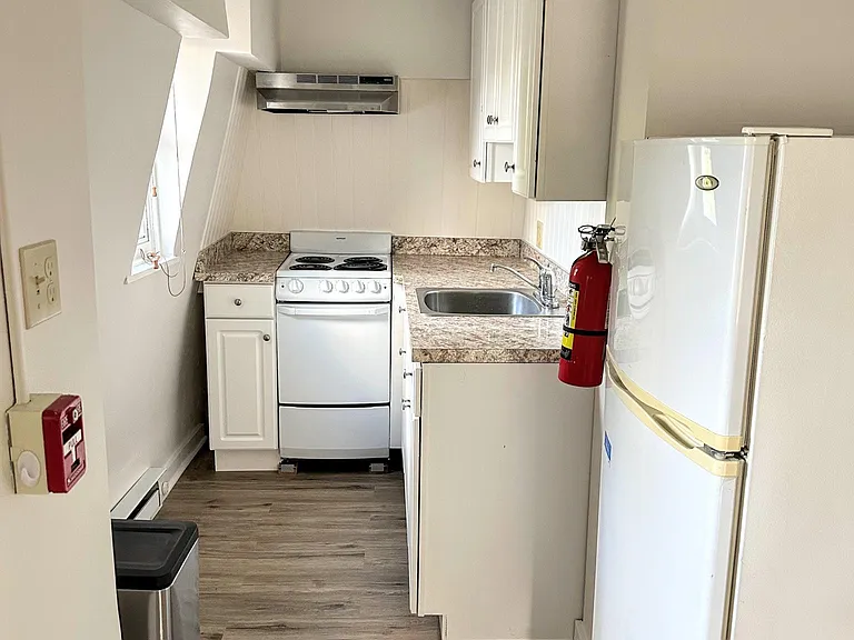 133 Cattell St #5 — Photo 5