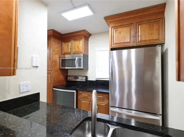 909 Twin Lakes Dr #3-F, Coral Springs, FL 33071