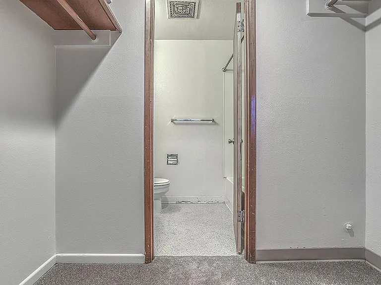 2200 E Mill Plain Blvd #1-10 — Photo 5