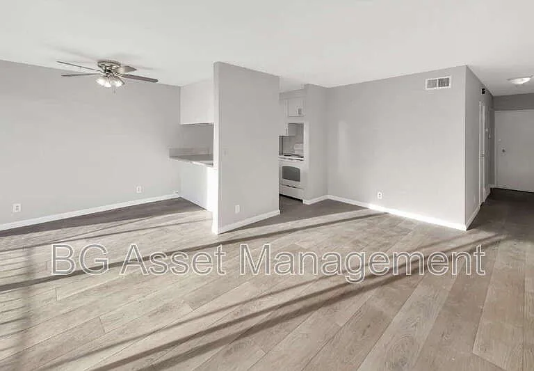 10 Lee St #4 — Photo 3